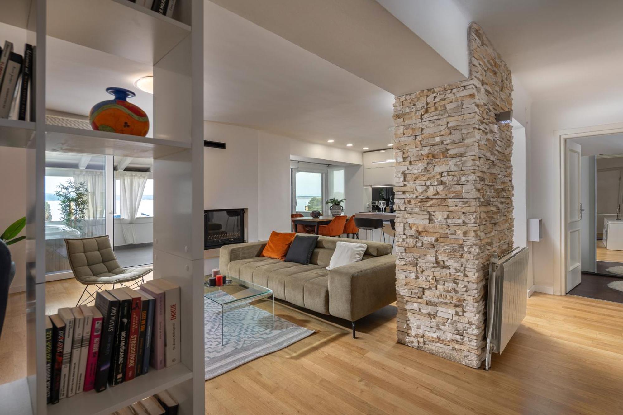 Apartment Sax 1 *