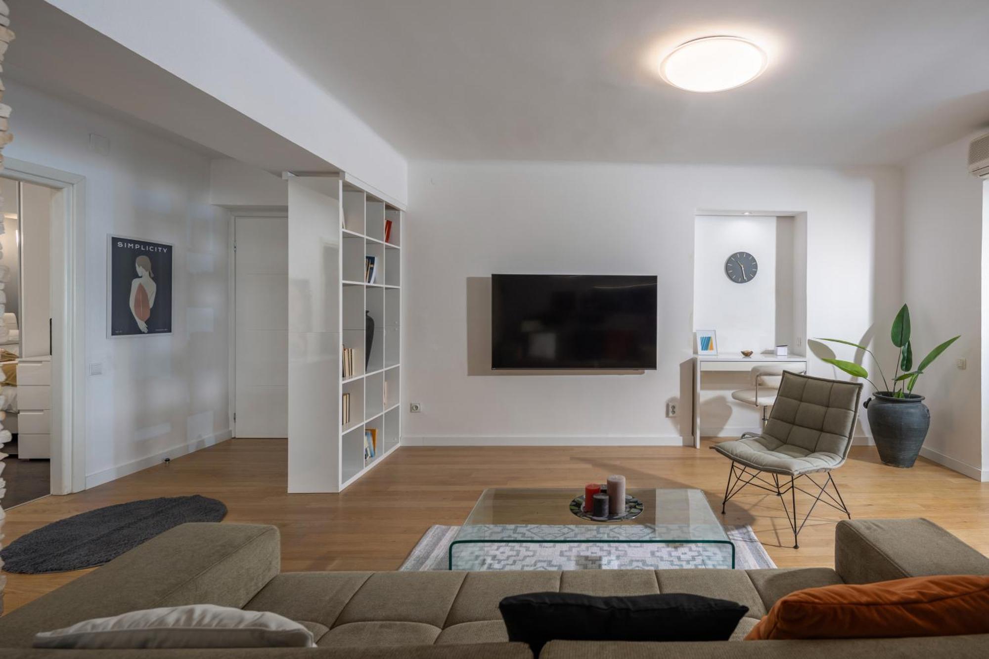 Apartment Sax 1 *